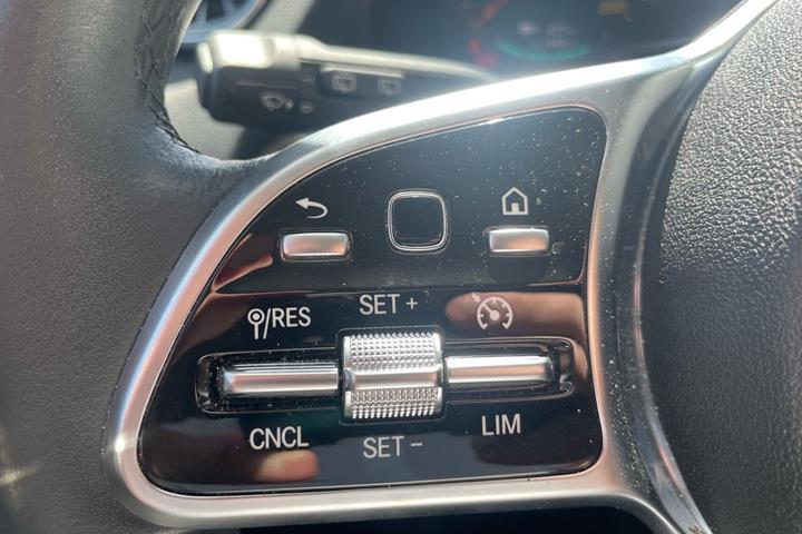 Hvid Mercedes EQA 250+ fra 2022