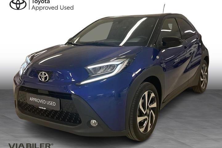 Blå Toyota Aygo X fra 2023 set udefra