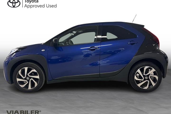 Blå Toyota Aygo X fra 2023