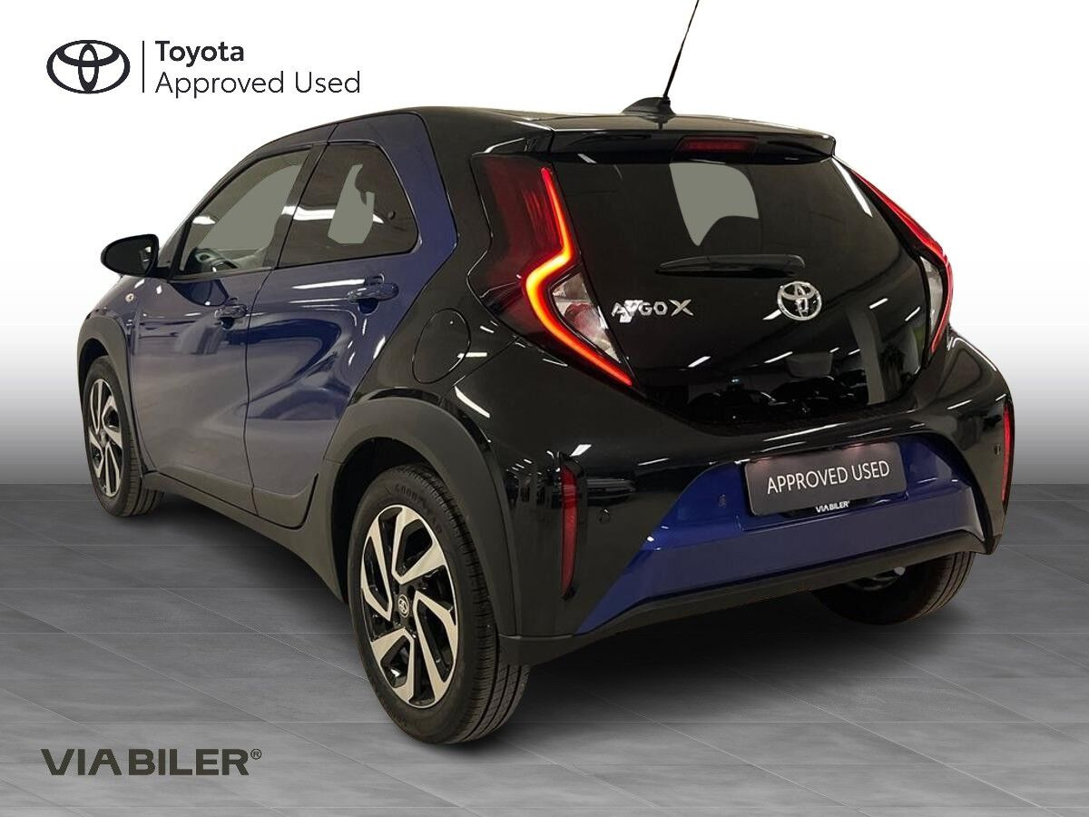 Blå Toyota Aygo X fra 2023