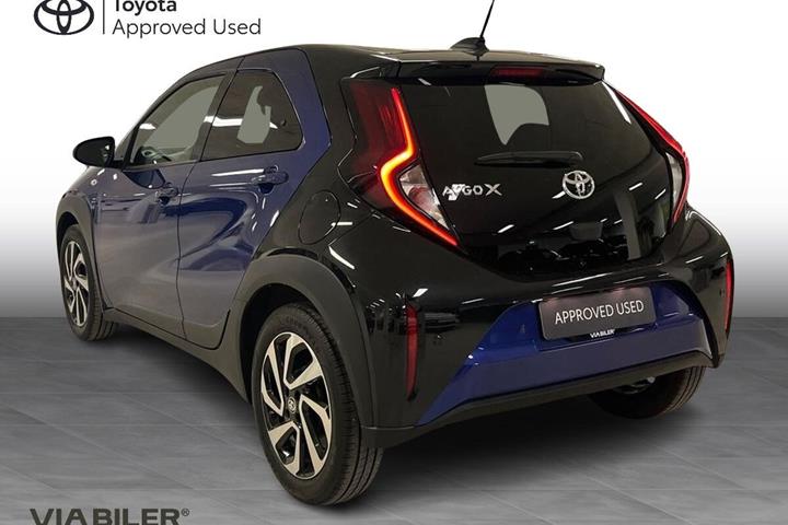 Blå Toyota Aygo X fra 2023