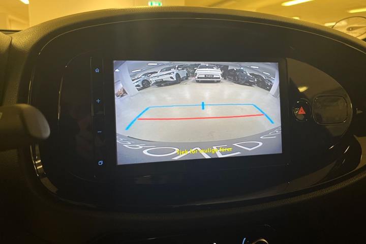 Blå Toyota Aygo X fra 2023