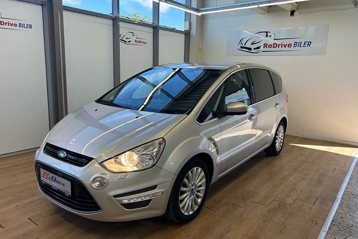 Sort Ford S-MAX fra 2011 set udefra