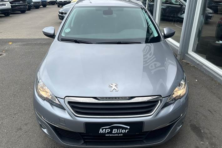 Grå Peugeot 308 fra 2016