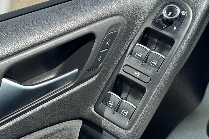 Sort VW Golf VI fra 2012