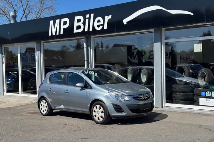 Sølv Opel Corsa fra 2013