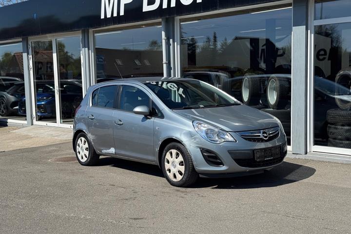 Sølv Opel Corsa fra 2013