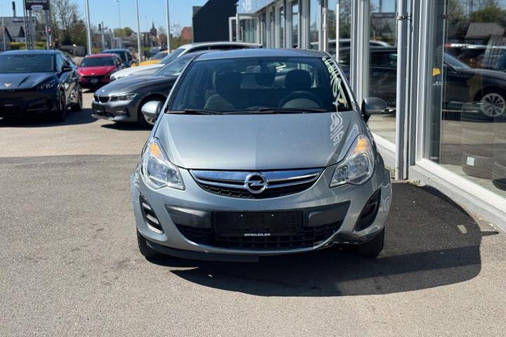 Sølv Opel Corsa fra 2013