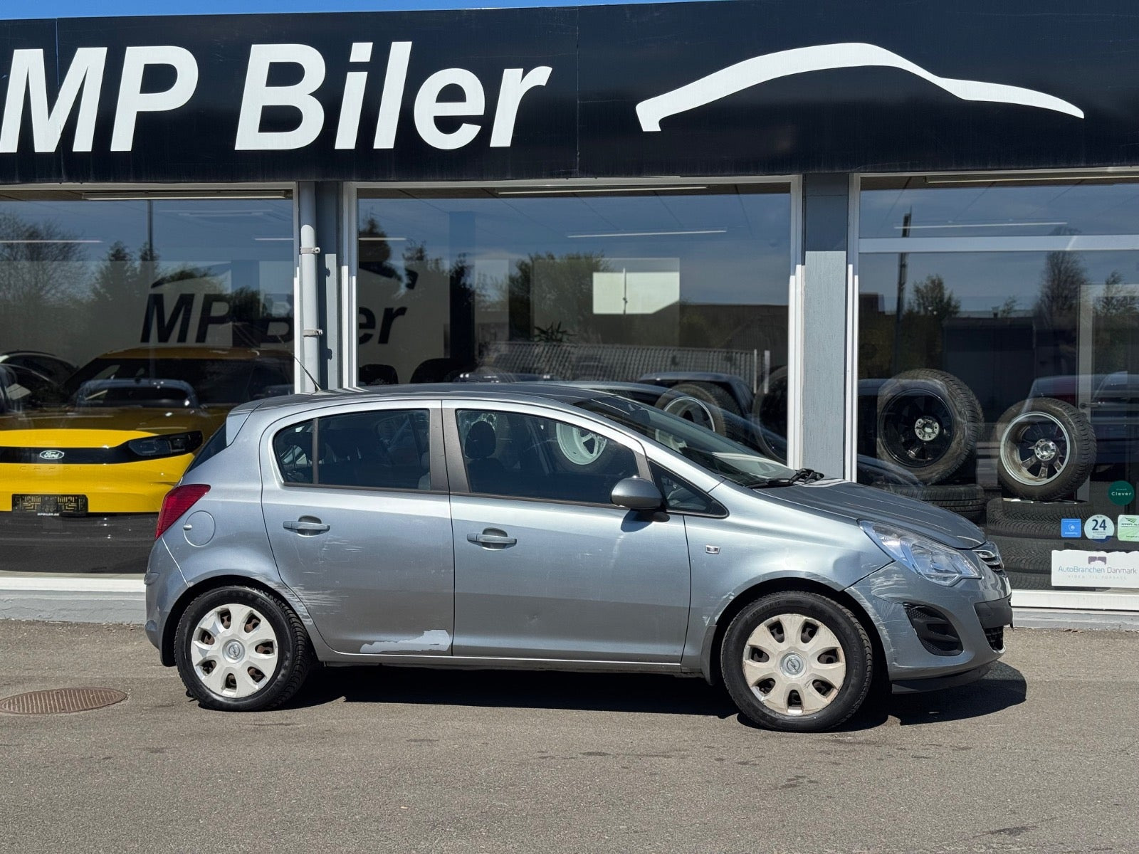 Sølv Opel Corsa fra 2013