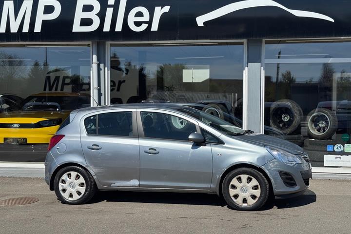 Sølv Opel Corsa fra 2013