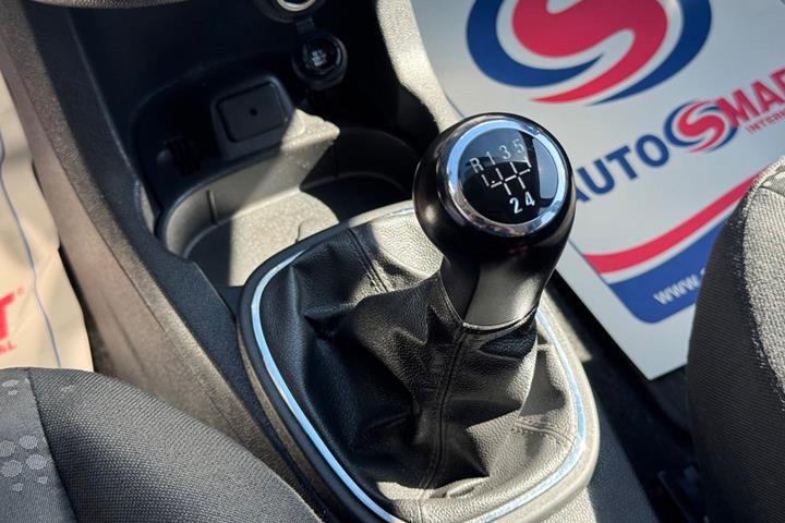 Sølv Opel Corsa fra 2013