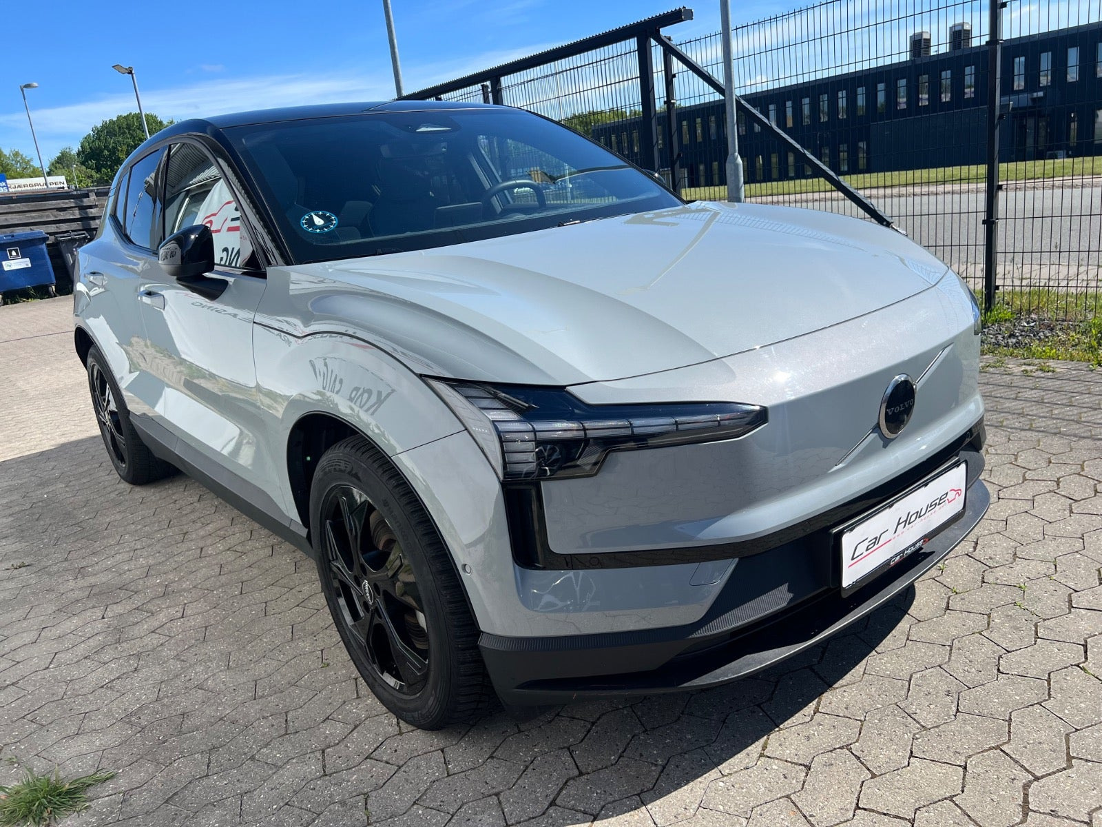 Grå Volvo EX30 fra 2024