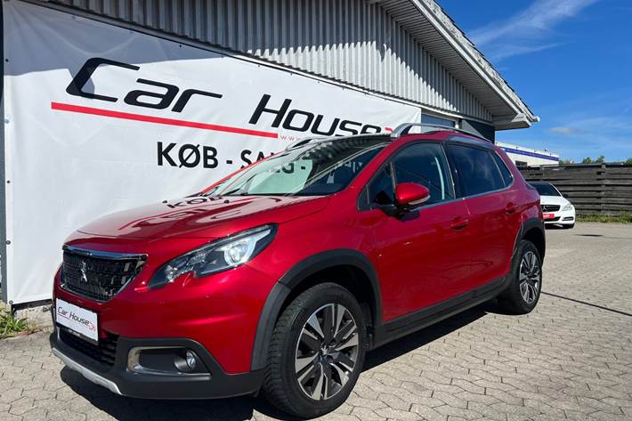 Rød Peugeot 2008 fra 2019