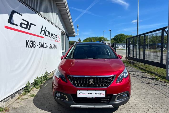Rød Peugeot 2008 fra 2019