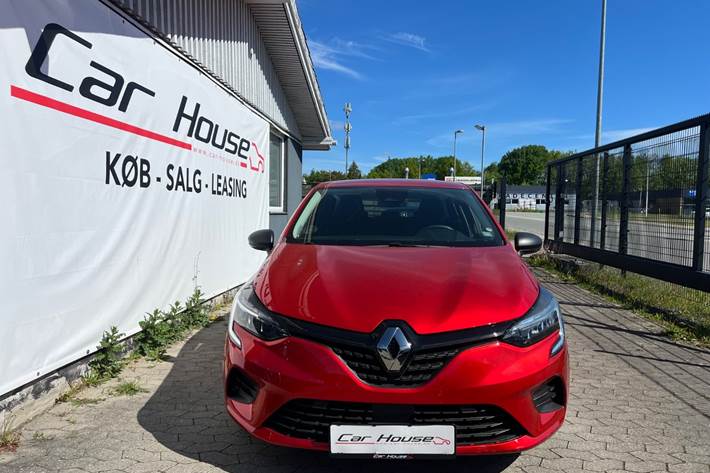 Rød Renault Clio V fra 2021