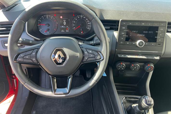 Rød Renault Clio V fra 2021