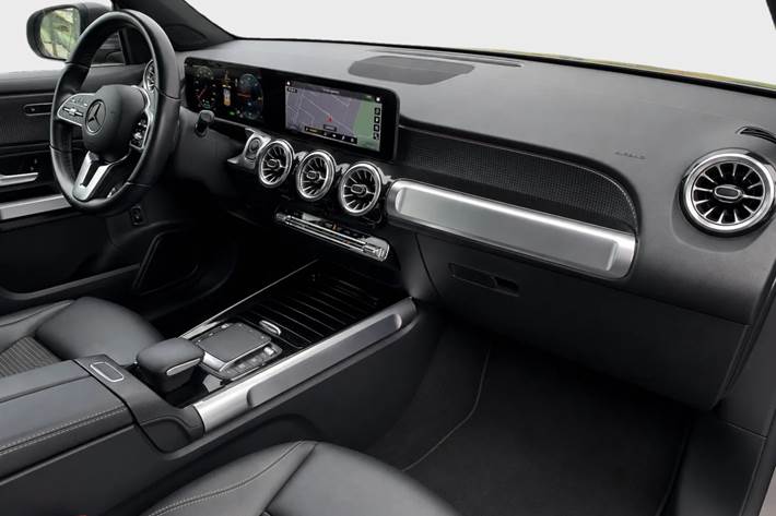 Grå Mercedes EQB300 fra 2023