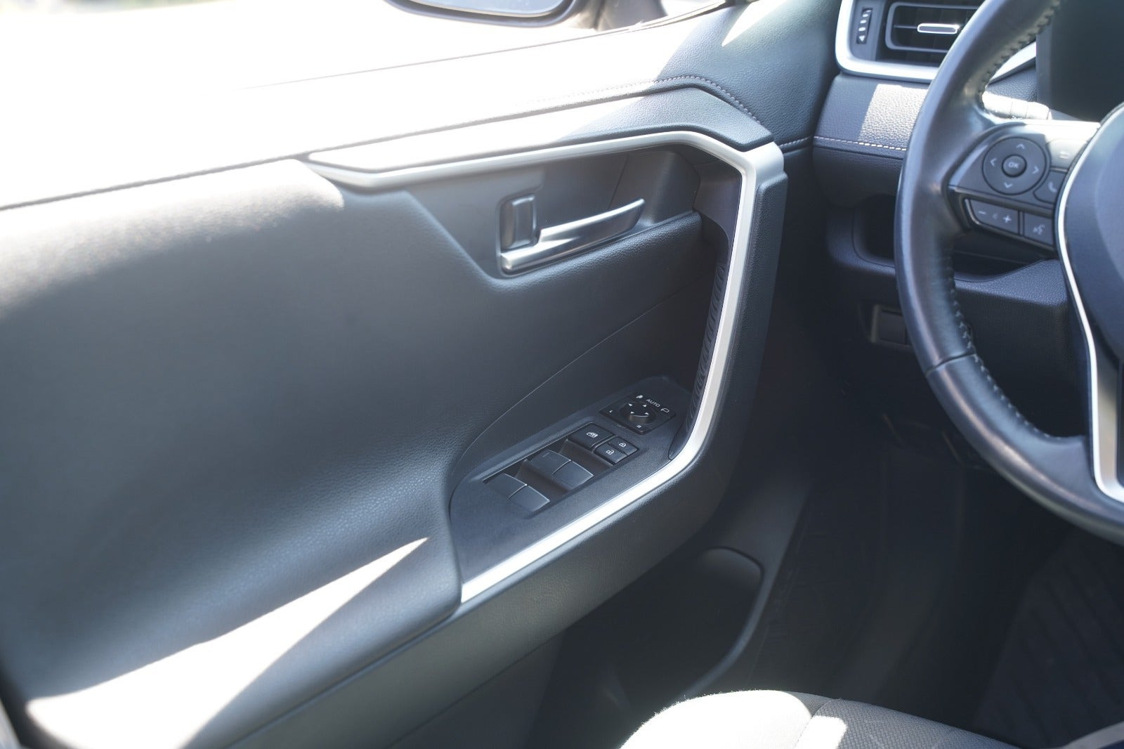 Sort Toyota RAV4 fra 2019