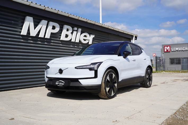 Blå Volvo EX30 fra 2025 set udefra