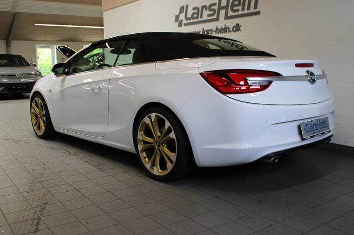 Hvid Opel Cascada fra 2013