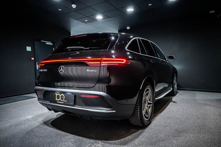 Sort Mercedes EQC400 fra 2022
