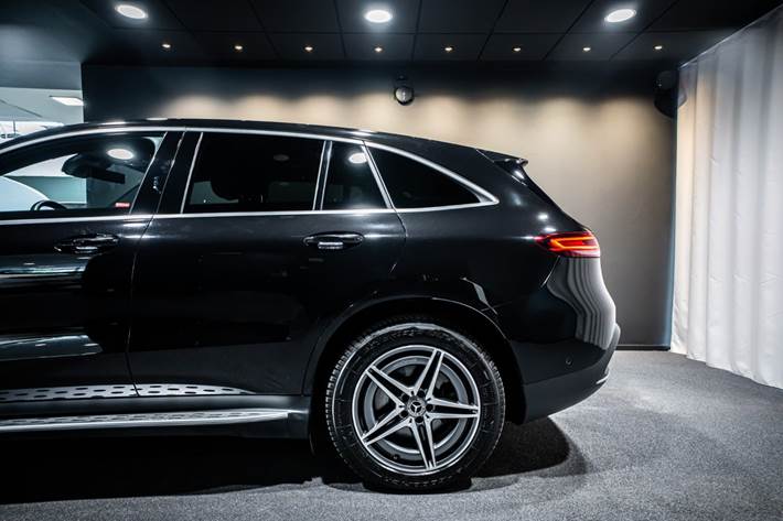 Sort Mercedes EQC400 fra 2022