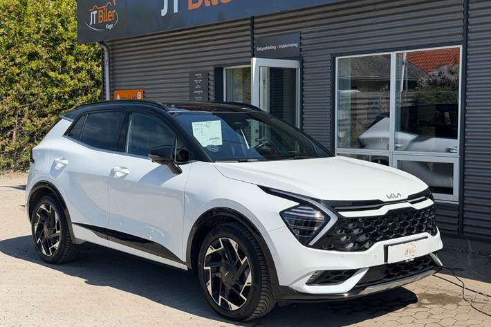 Hvid Kia Sportage fra 2022 set udefra