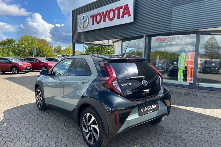 Grøn Toyota Aygo X fra 2025