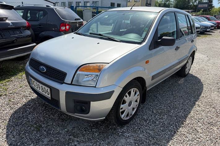 Grå Ford Fusion fra 2008