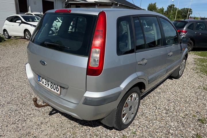 Grå Ford Fusion fra 2008