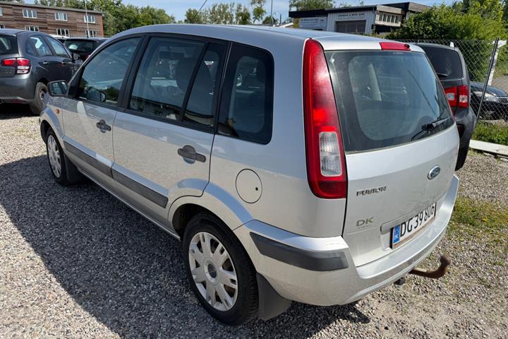 Grå Ford Fusion fra 2008