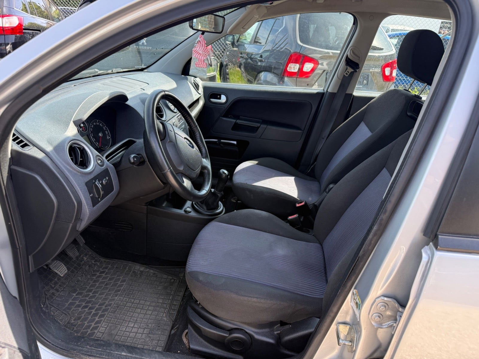 Grå Ford Fusion fra 2008