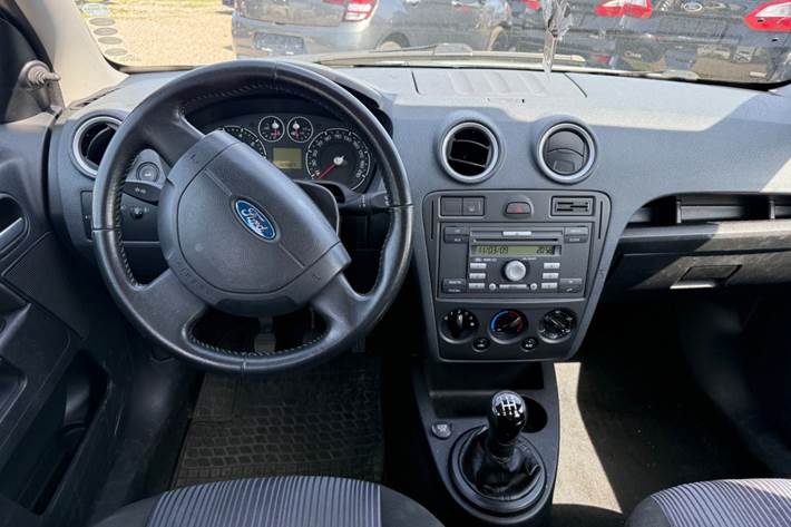 Grå Ford Fusion fra 2008