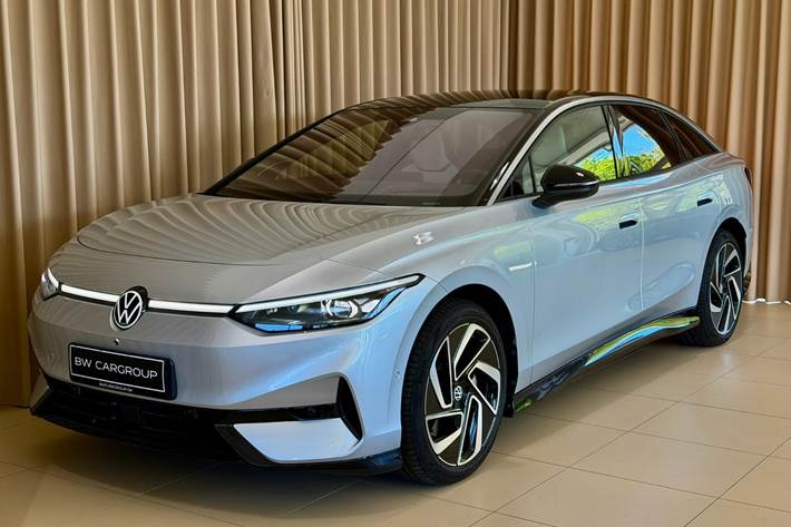 Sølv VW ID.7 fra 2024 set udefra
