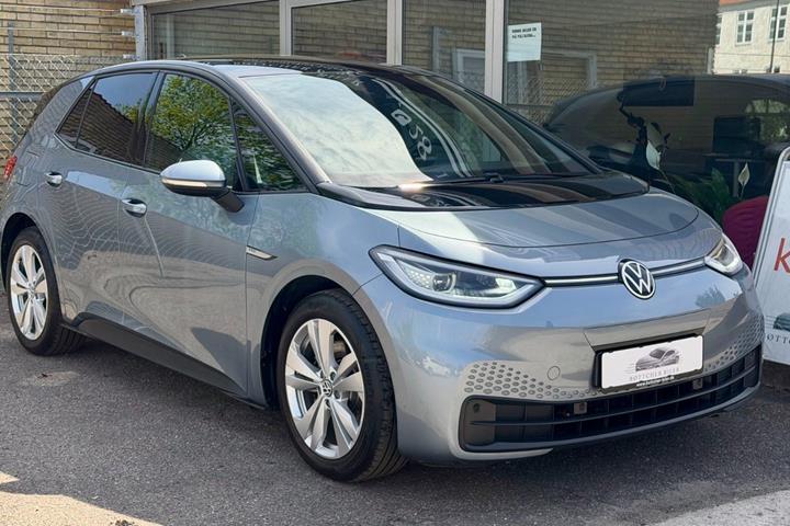 Blå VW ID.3 fra 2022 set udefra