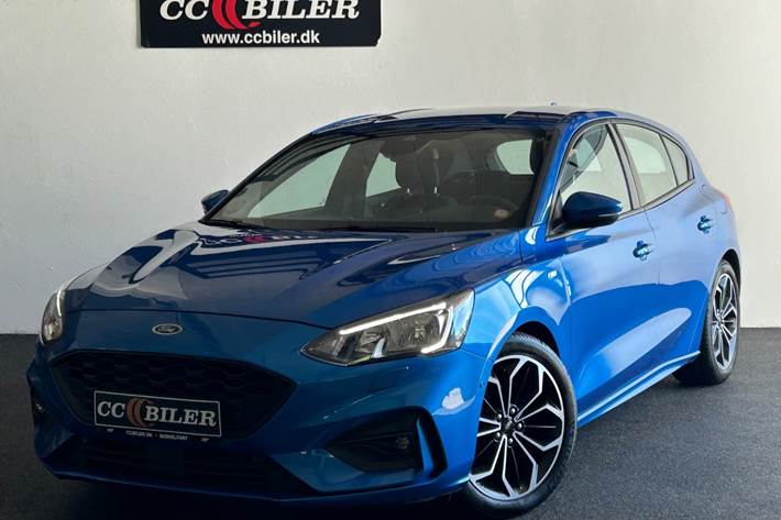 Blå Ford Focus fra 2019 set udefra