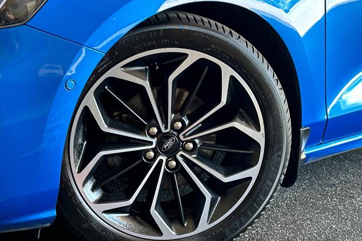 Blå Ford Focus fra 2019