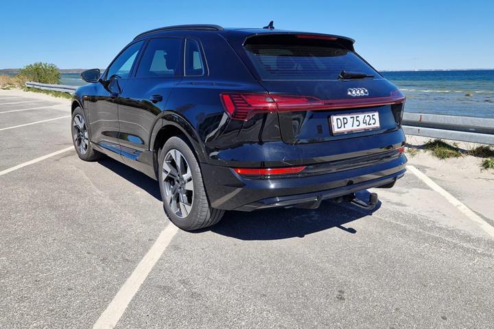 Sort Audi e-tron fra 2023
