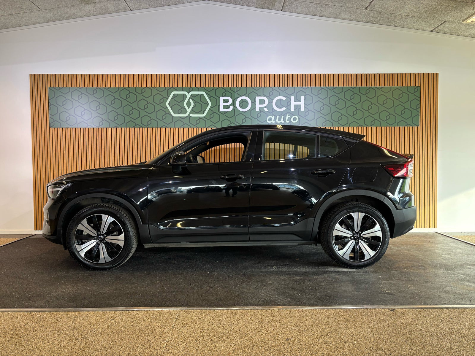 Sort Volvo C40 fra 2023