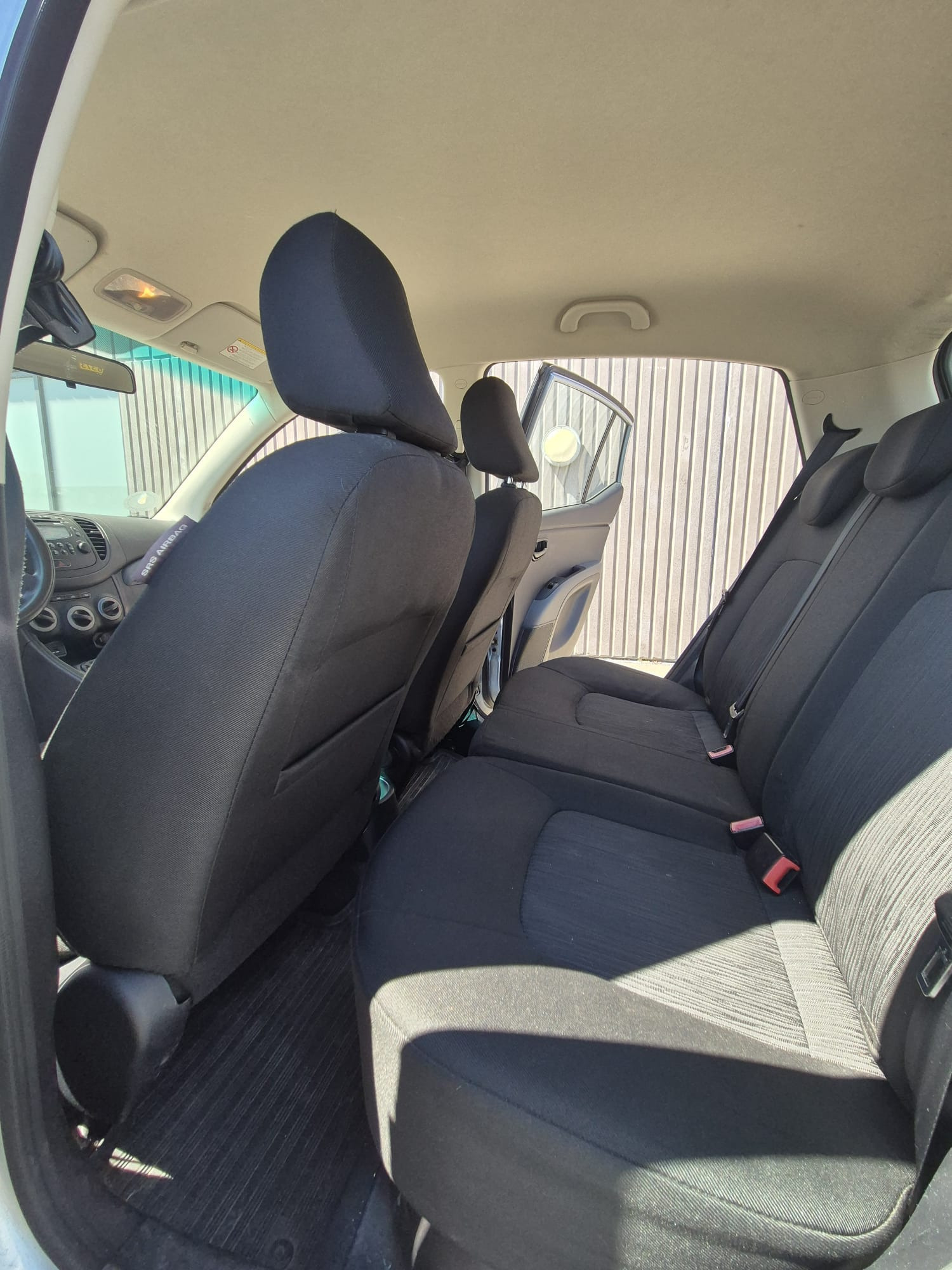 Turquoise Hyundai i10 fra 2012