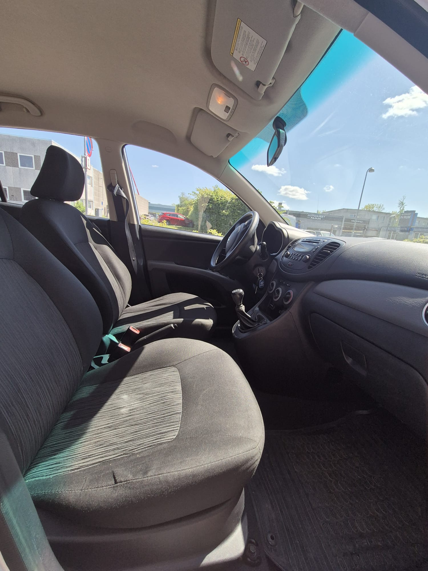 Turquoise Hyundai i10 fra 2012