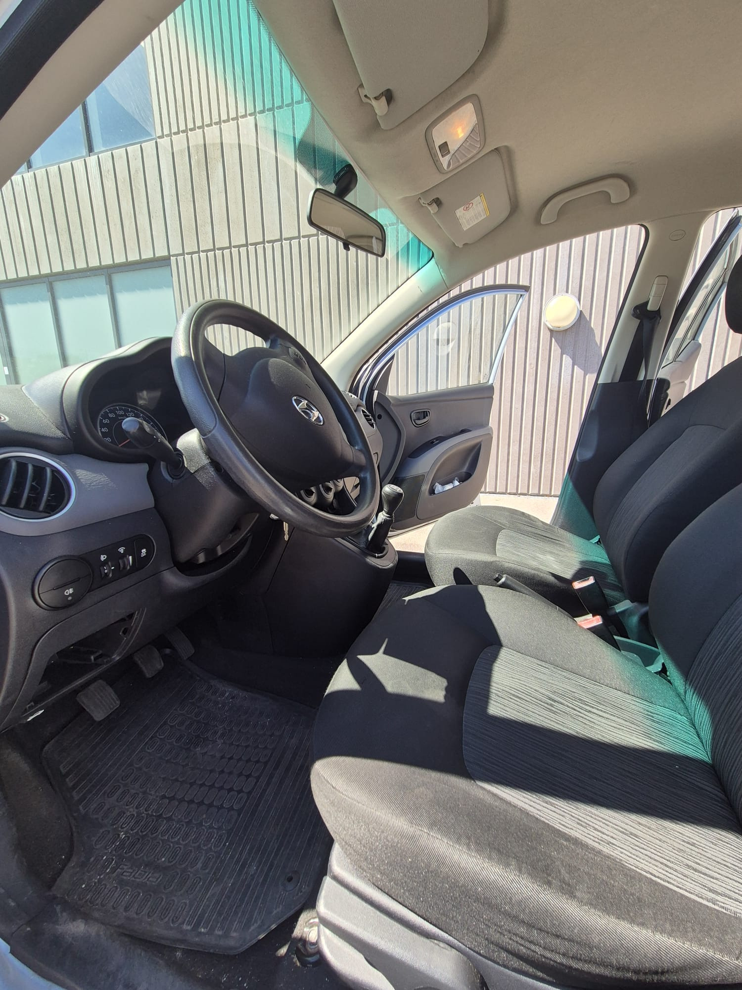 Turquoise Hyundai i10 fra 2012