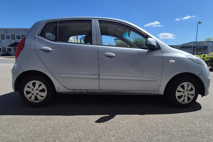 Turquoise Hyundai i10 fra 2012