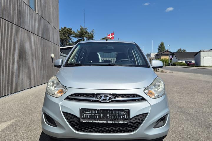 Turquoise Hyundai i10 fra 2012