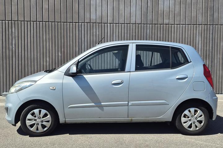 Turquoise Hyundai i10 fra 2012
