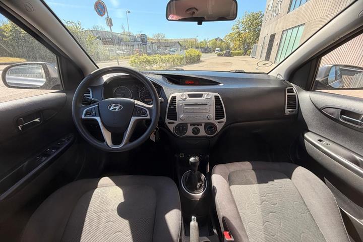 Turquoise Hyundai i20 fra 2010