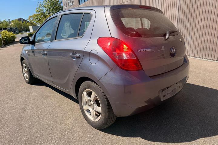 Turquoise Hyundai i20 fra 2010