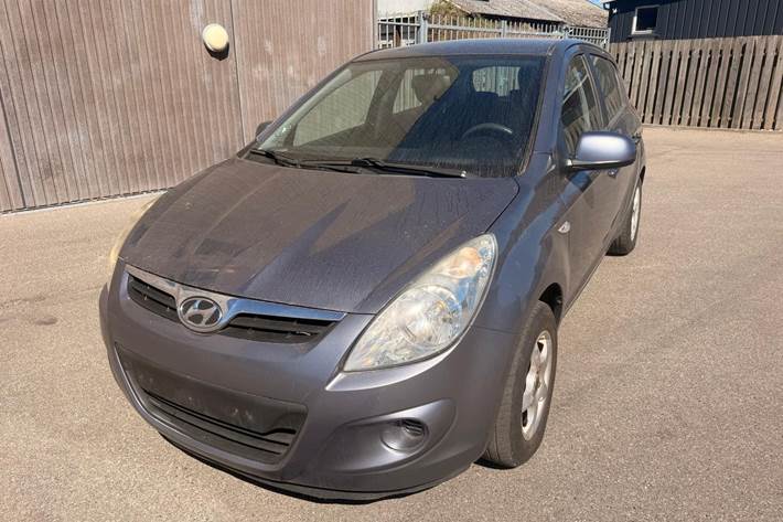 Turquoise Hyundai i20 fra 2010