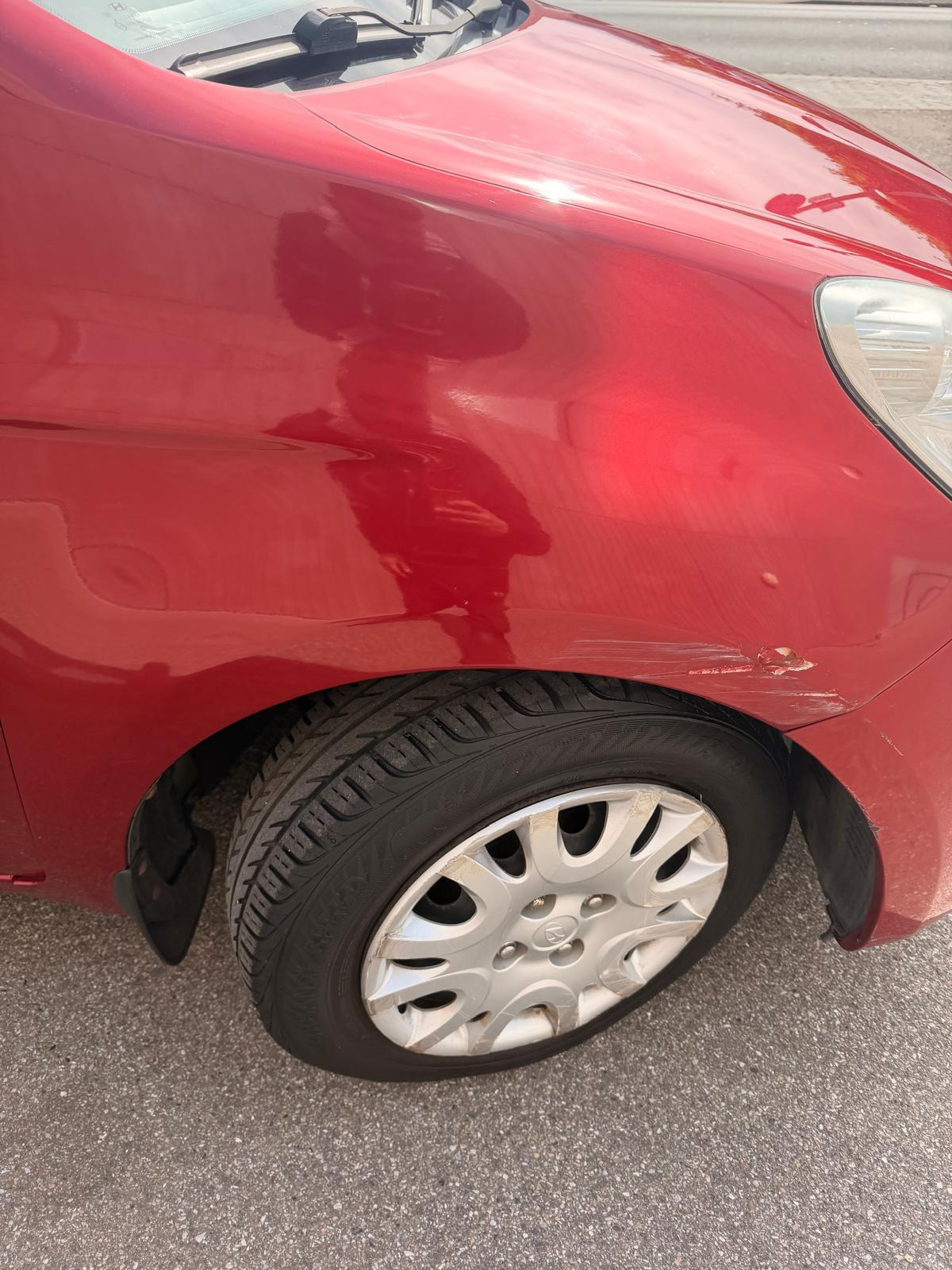 Rød Hyundai i20 fra 2011