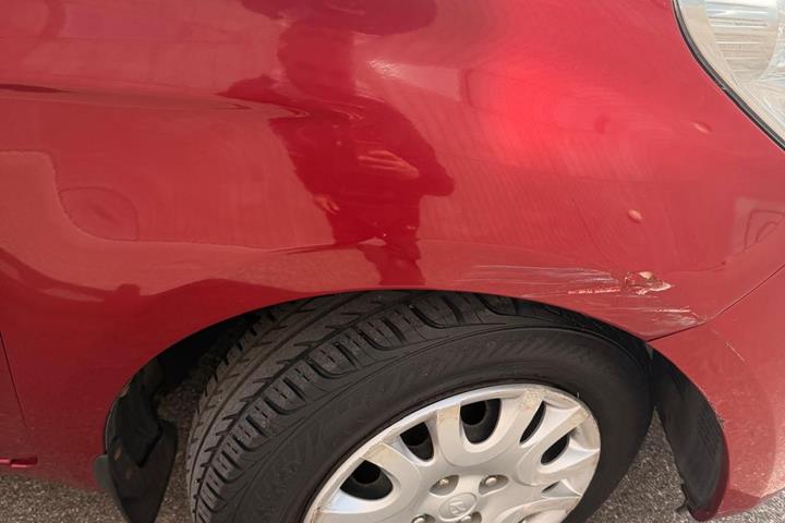 Rød Hyundai i20 fra 2011
